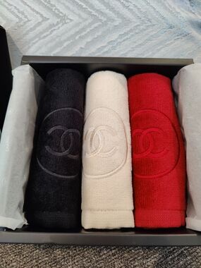 NEW CHANEL Luxury Towel Trio in Black, Cream & Red